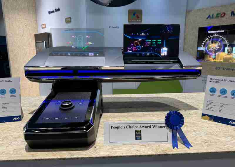 YAXIN111车用Micro LED Display HMI解决方案获”最佳车用显示奖”，，，，以用户为中心开发，，，，针对前座驾驶与乘客设计兼具娱乐与安全的高画质屏幕，，，，包含车舱前座的Micro LED透明屏幕及全球首款内建镜头的智慧Micro LED显示器